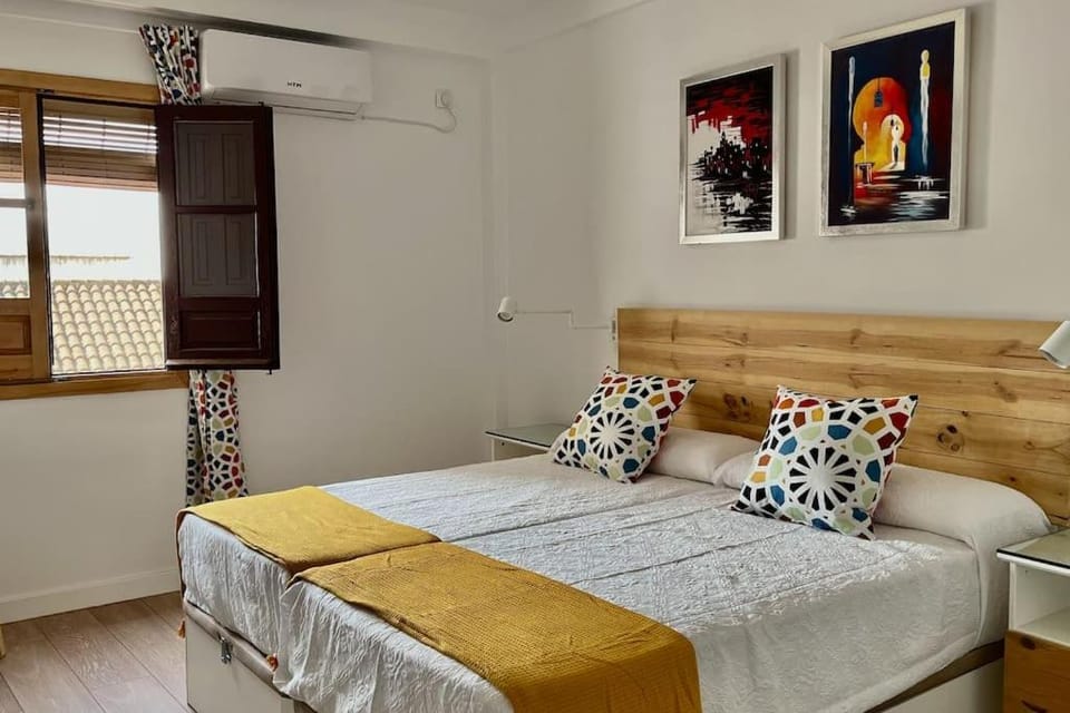 Bed, Photo of the whole room, Decorative detail, Bedroom, air conditioner