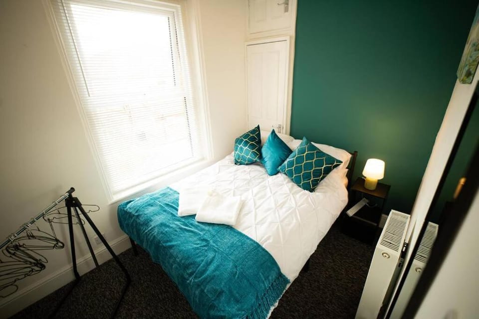 Spacious Sea-View Flat with Easy Invest Apartment in Lowestoft