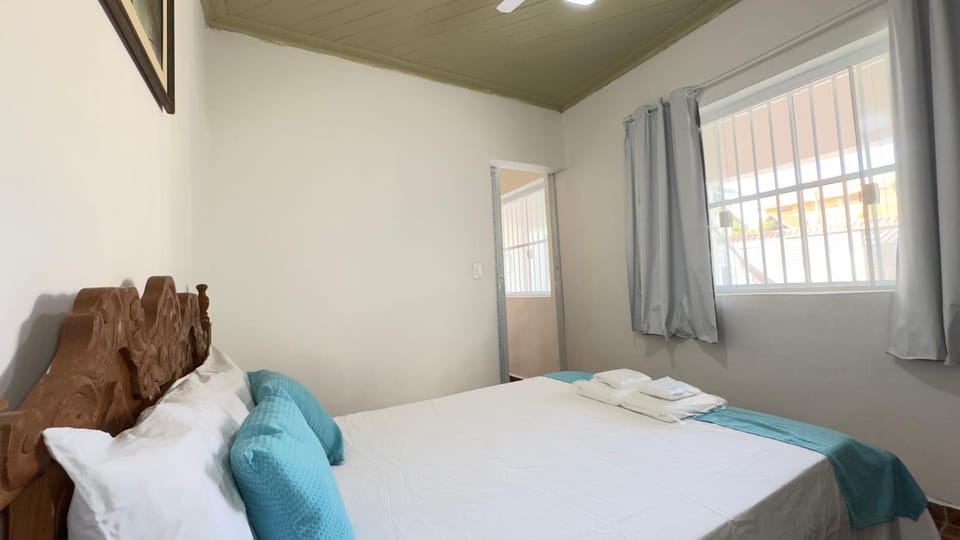 Casa terrea perfeita 100 m da praia do Arpoador, com piscina, aquecida churrasqueira, ar condicionado e 4 quartos House in Peruíbe