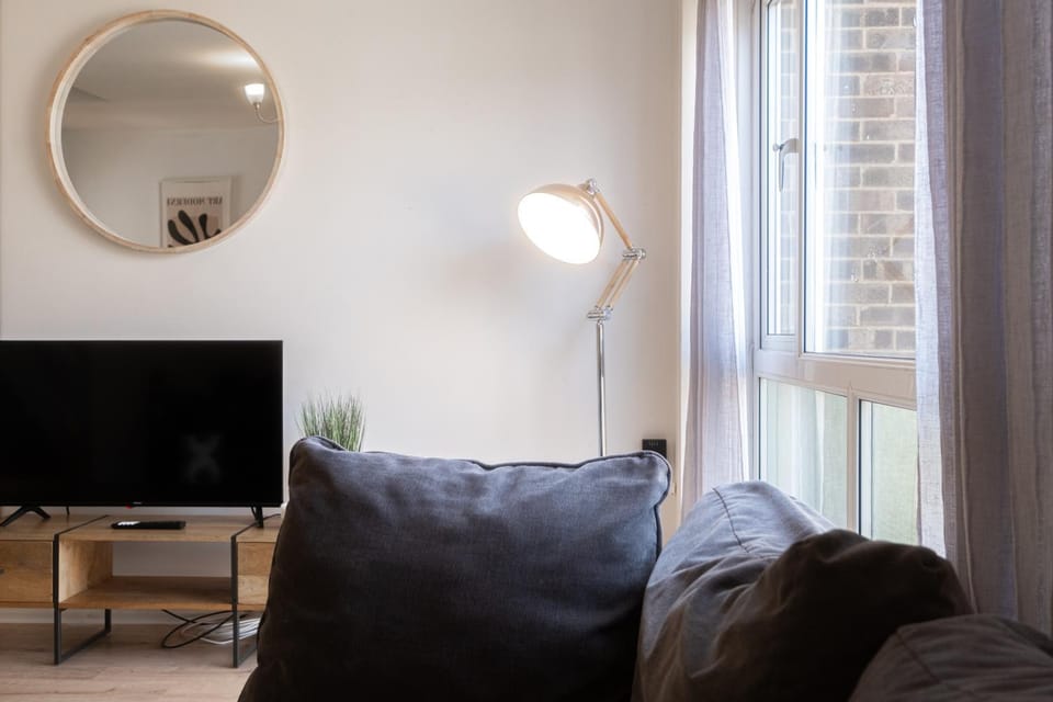 Communal lounge/ TV room, TV and multimedia, Living room, Decorative detail, Seating area