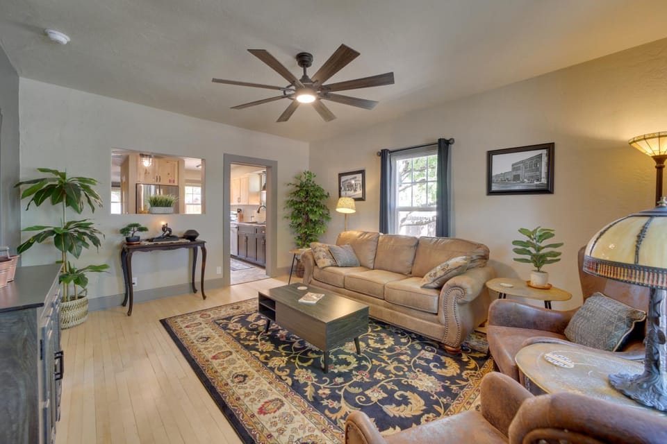 < 1 Mi to Dtwn: Home w/ Deck in Clarkdale! House in Clarkdale