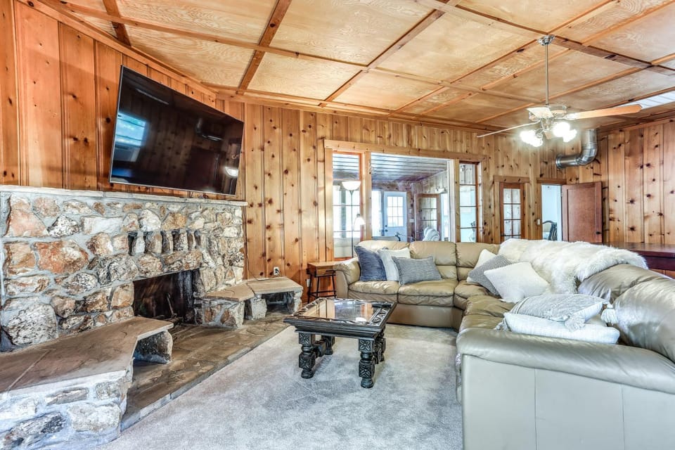 Spacious Coarsegold Getaway ~ 34 Mi to Yosemite! House in Sierra Nevada