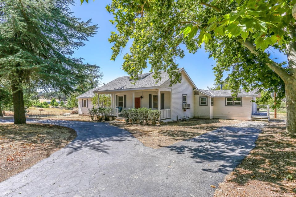 Spacious Coarsegold Getaway ~ 34 Mi to Yosemite! House in Sierra Nevada
