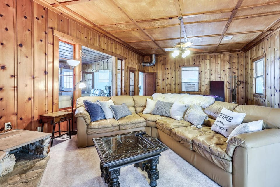 Spacious Coarsegold Getaway ~ 34 Mi to Yosemite! House in Sierra Nevada