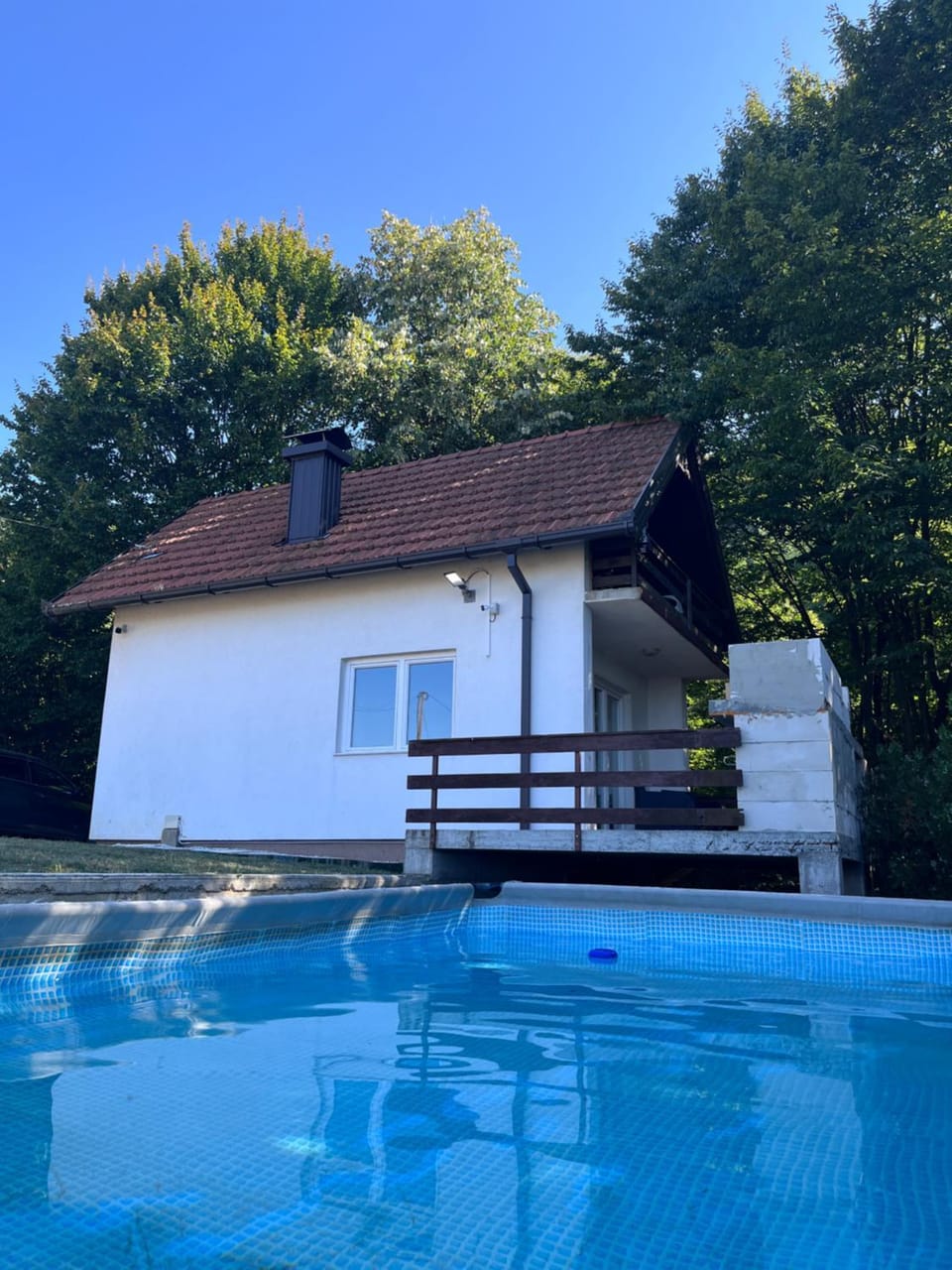 Property building, Day, Swimming pool