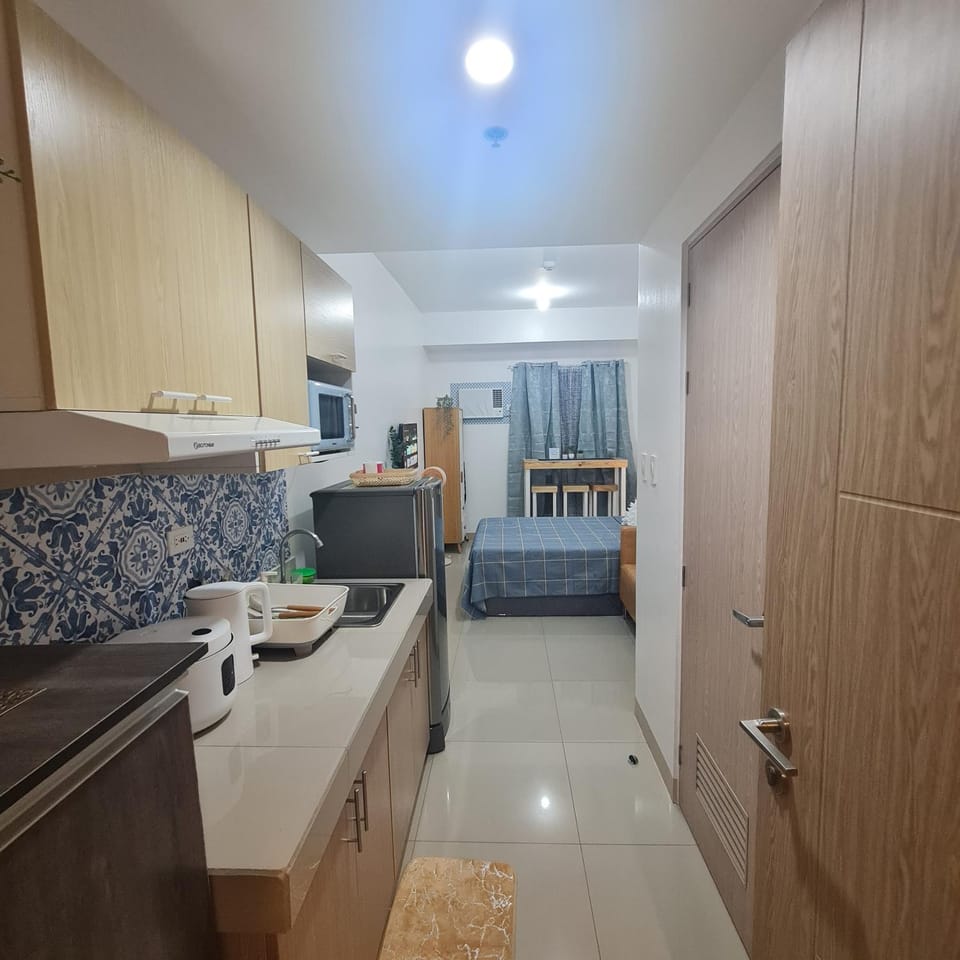 Bed, Kitchen or kitchenette