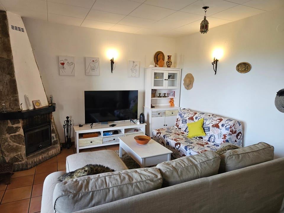 Communal lounge/ TV room, TV and multimedia, Living room, Evening entertainment