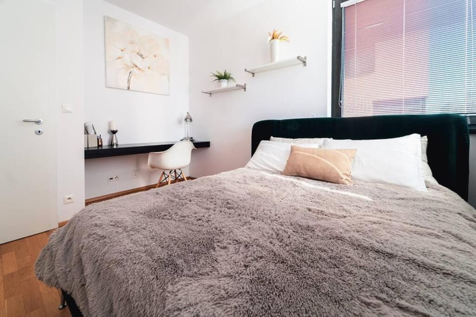 Prague Marina River View Apartment Close To City Centre FREE PARKING Apartment in Prague
