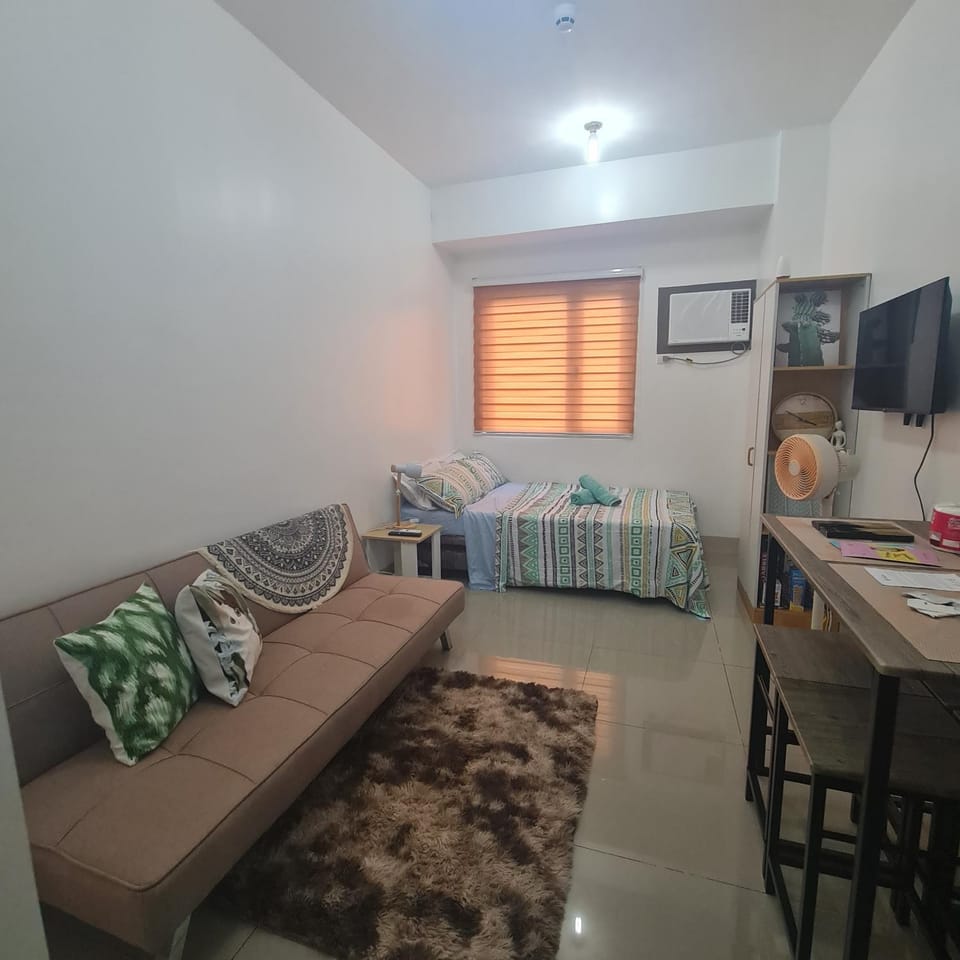 Bed, TV and multimedia, Living room, Seating area, Dining area, Bedroom, hair dresser, air conditioner