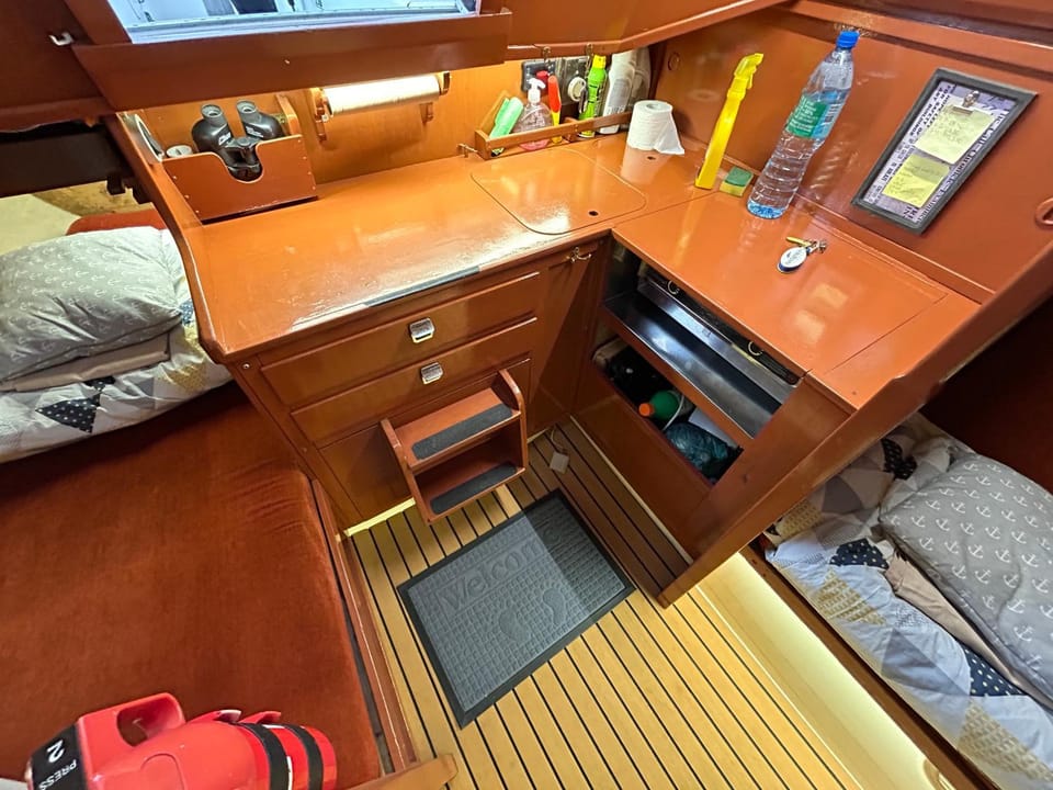 Nocleg na jachcie Ada2 w Świnoujsciu Docked boat in Swinoujscie