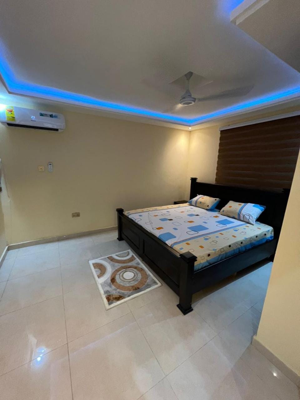 Bed, Photo of the whole room, Bedroom, fireplace, air conditioner