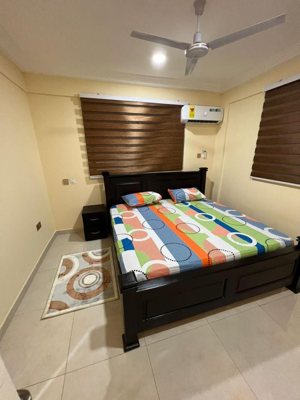 Bed, Photo of the whole room, Bedroom, fireplace, air conditioner