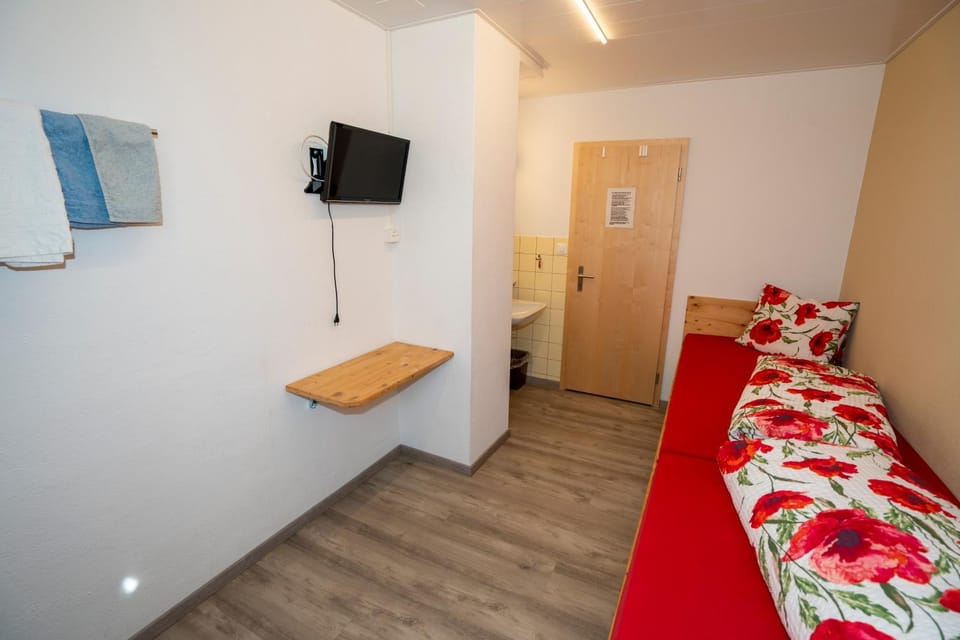 Pensiun Lischana Bed and Breakfast in Canton of Grisons