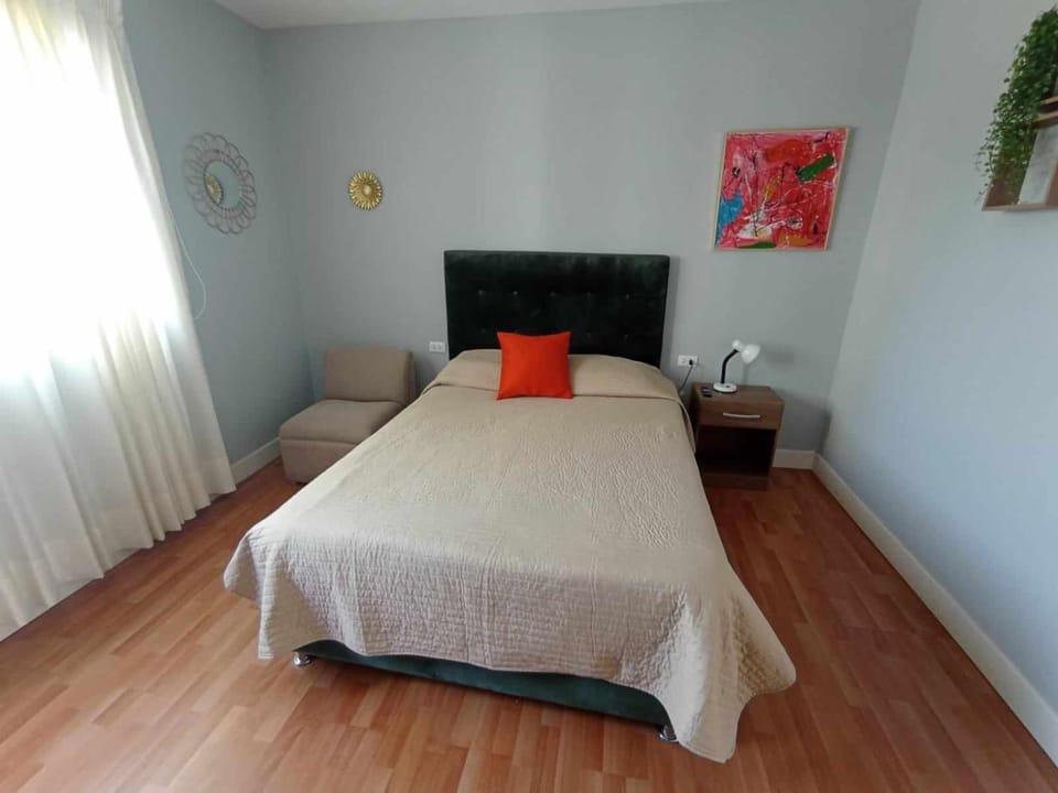 Bed, TV and multimedia, Bedroom
