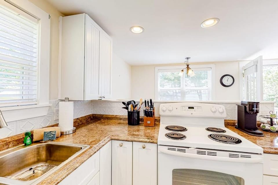 Kitchen or kitchenette, stove, kitchen