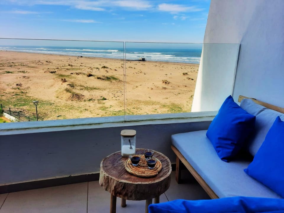 Sidi Rahal Blue View, Beachfront wide seaview with pool Apartment in Casablanca-Settat