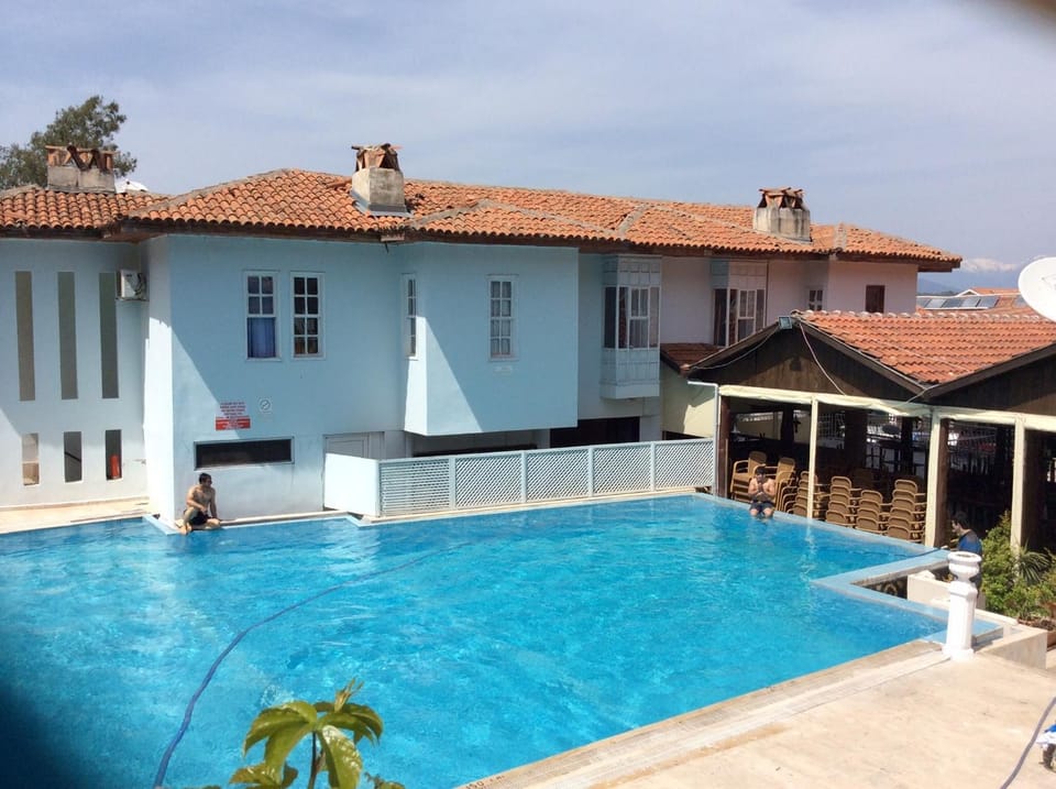Property building, Day, Swimming pool