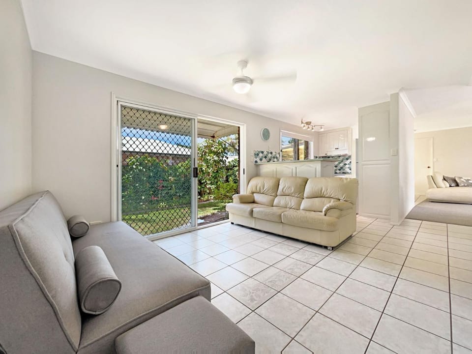 Unit 1 18 Lorraine Avenue Apartment in Marcoola