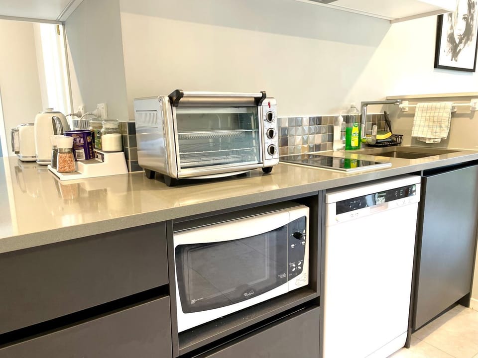 Coffee/tea facilities, Kitchen or kitchenette, minibar, pet friendly, stove, toaster