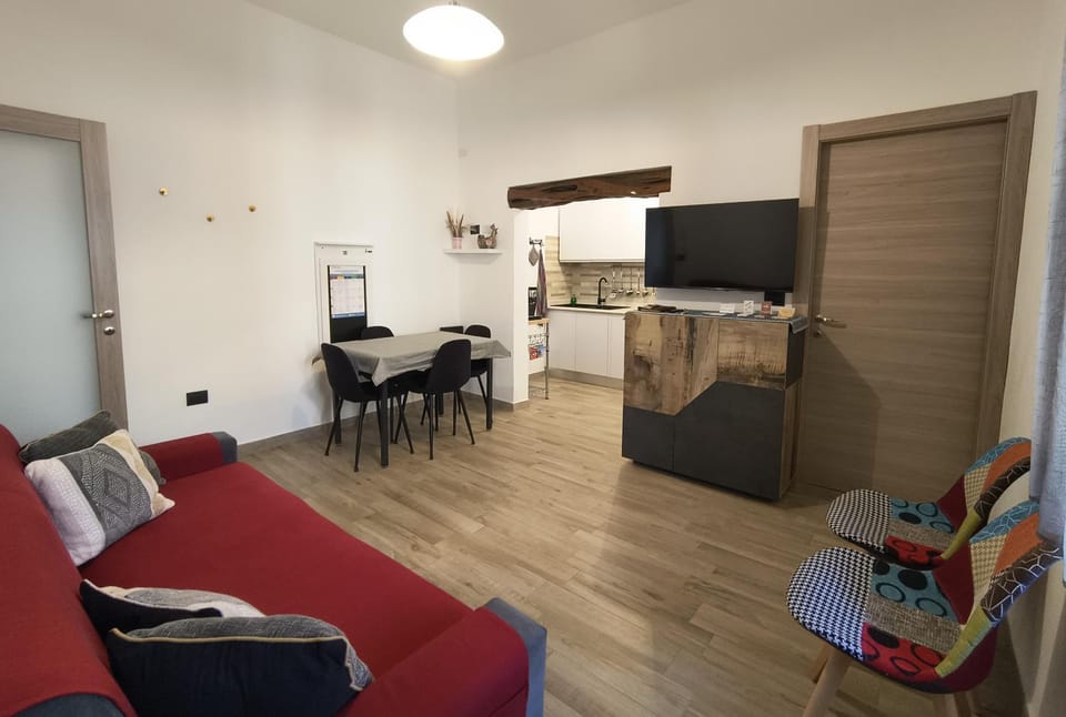 Communal lounge/ TV room, Living room, Communal kitchen, air conditioner
