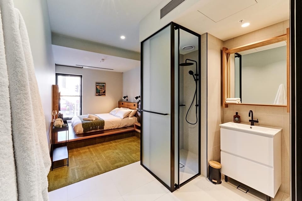 Bed, Bathroom, Photo of the whole room, Bedroom, towels