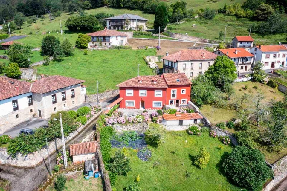 Property building, Neighbourhood, Natural landscape, Bird's eye view, Garden view