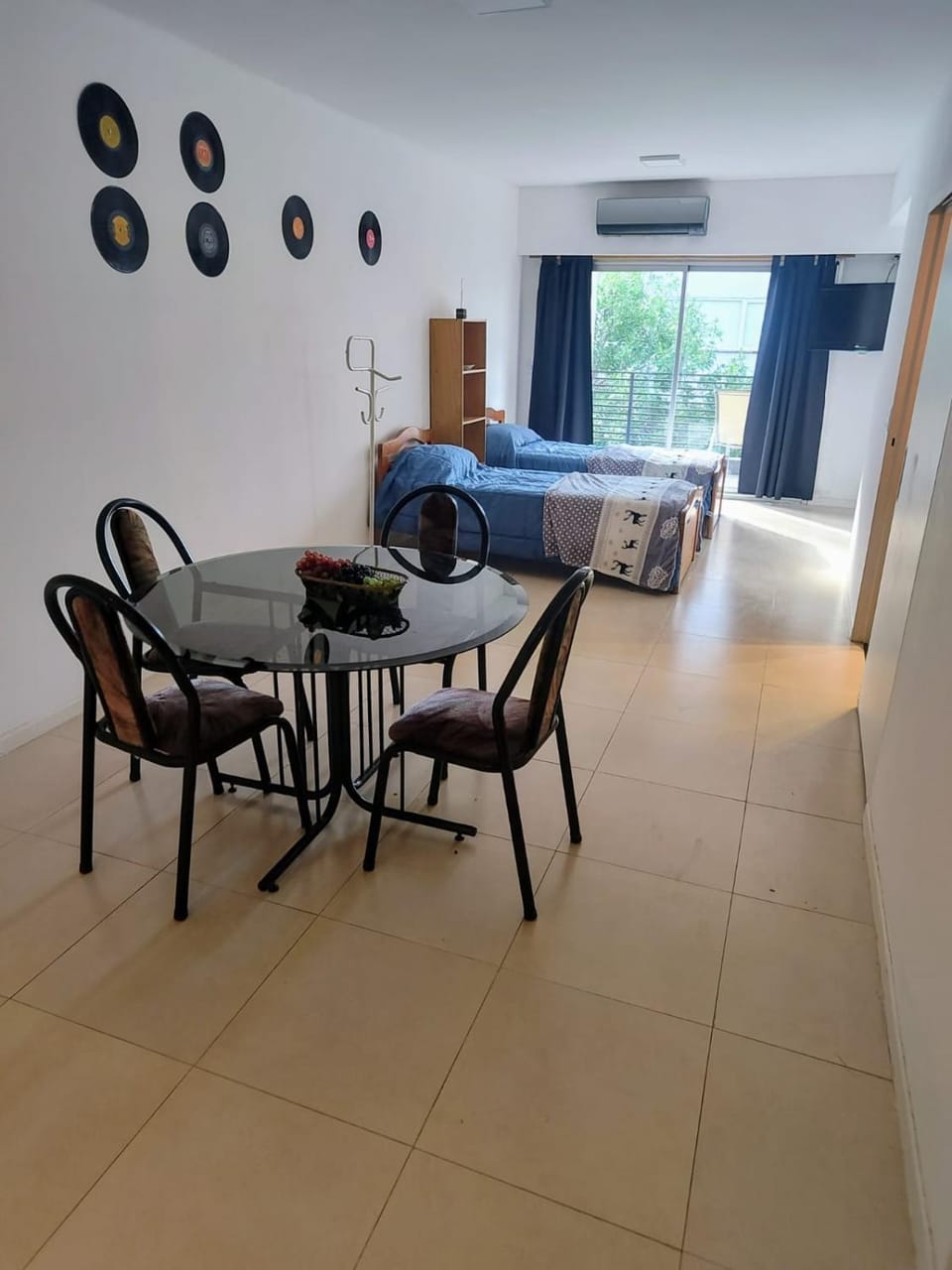 Bed, Living room, Photo of the whole room, Dining area