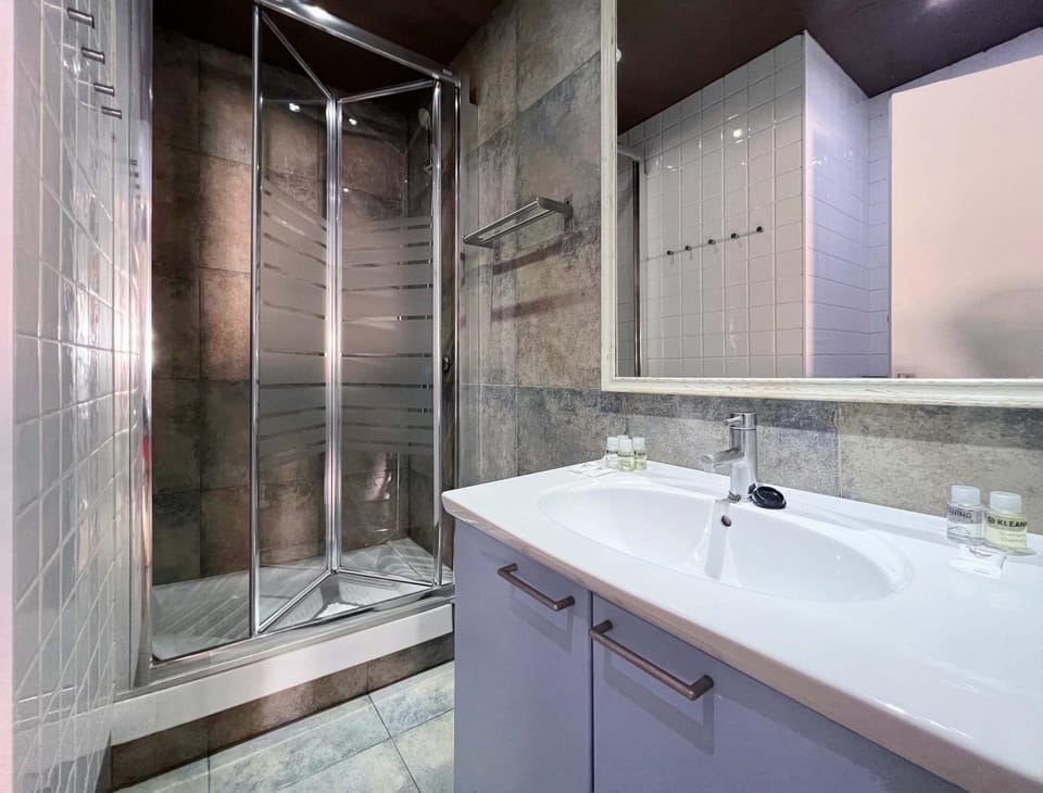 Shower, Bathroom