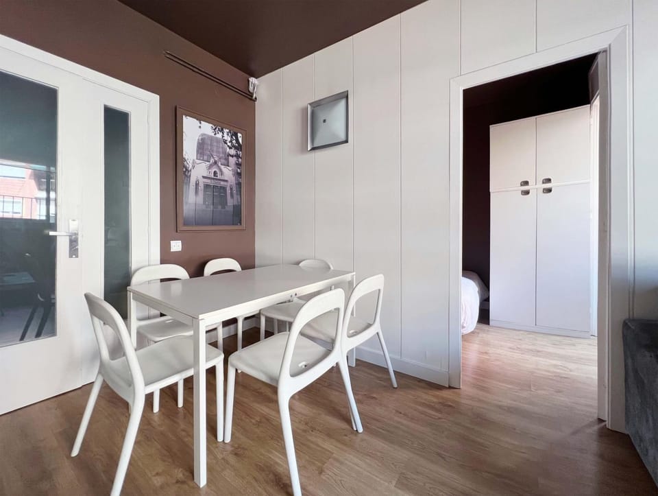 Seating area, Dining area