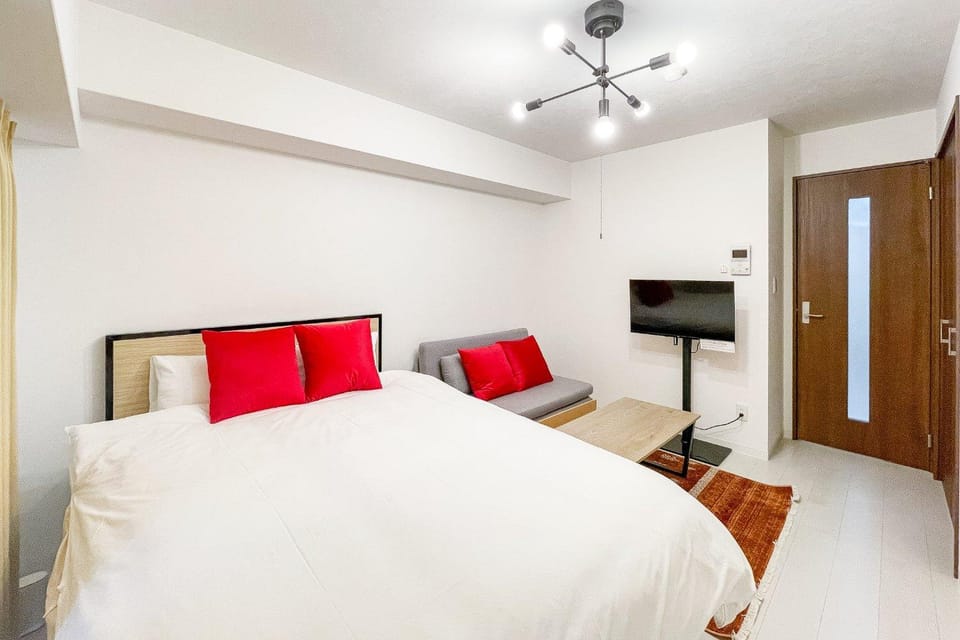 Bed, TV and multimedia, Photo of the whole room, Bedroom
