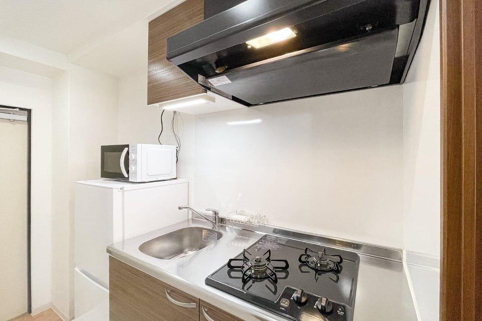 Kitchen or kitchenette, minibar, stove