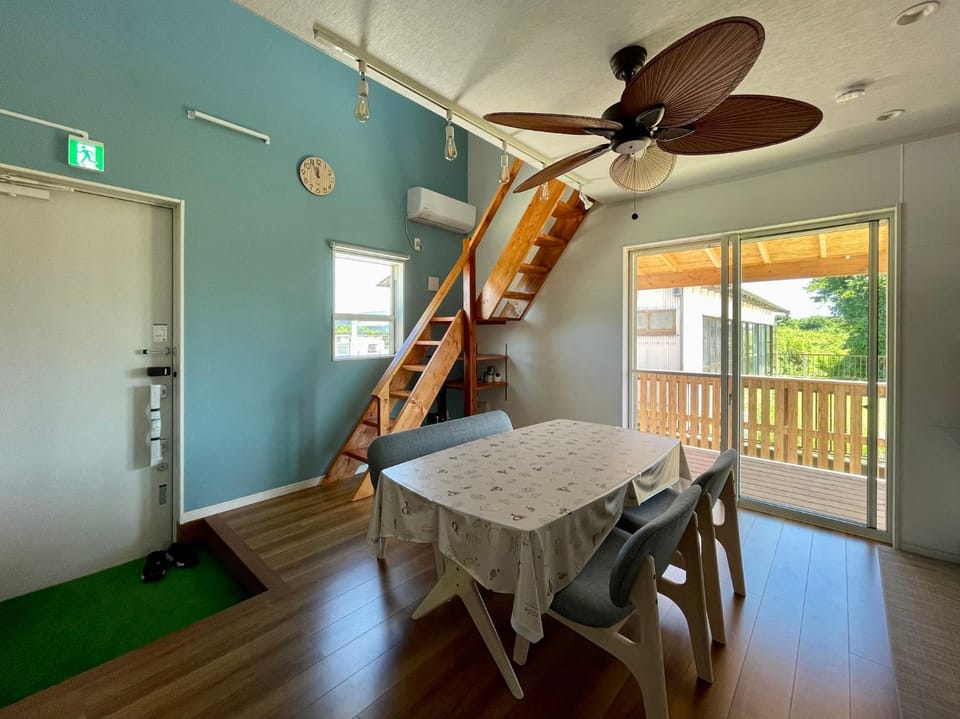 Living room, Photo of the whole room