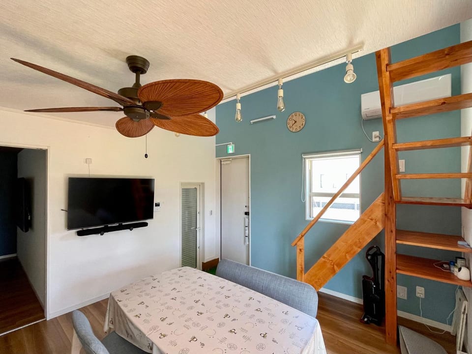 TV and multimedia, Living room, Photo of the whole room, fireplace