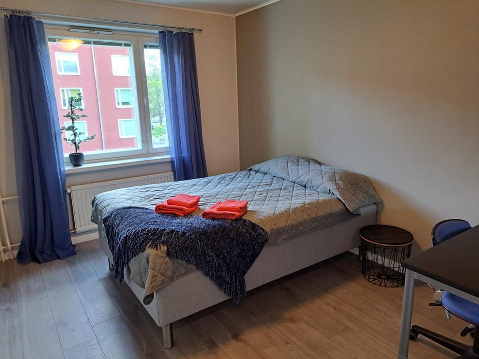Bed, Photo of the whole room, Bedroom, towels