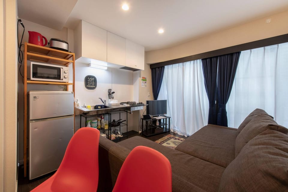 Kitchen or kitchenette, Seating area, minibar, stove