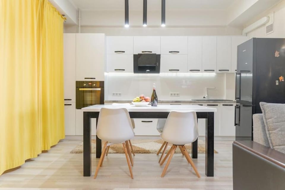 Kitchen or kitchenette, Living room, Seating area, Dining area, pet friendly, stove