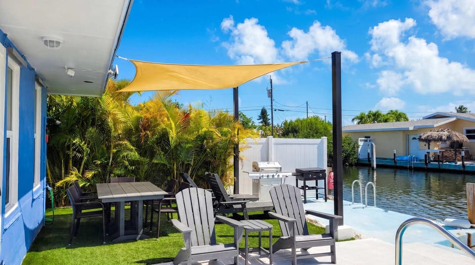4BR Sombrero Beach House on Canal w Dock & Pool House in Marathon