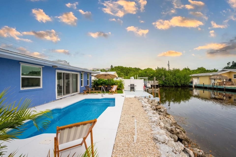 4BR Sombrero Beach House on Canal w Dock & Pool House in Marathon