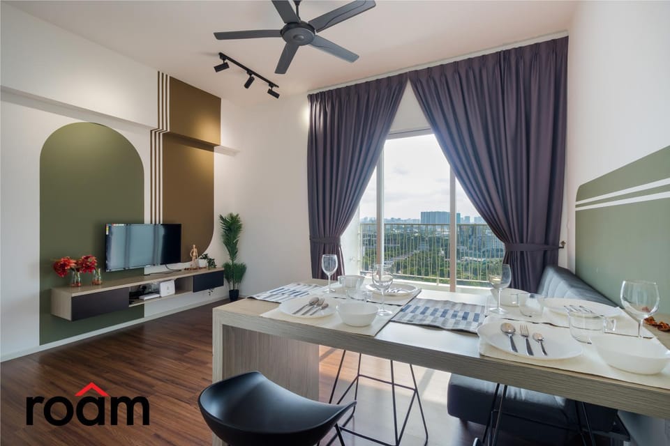 TV and multimedia, Living room, Seating area, Dining area