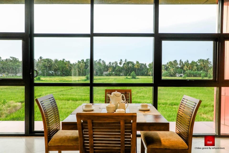 Day, Garden, Seating area, Dining area, Garden view