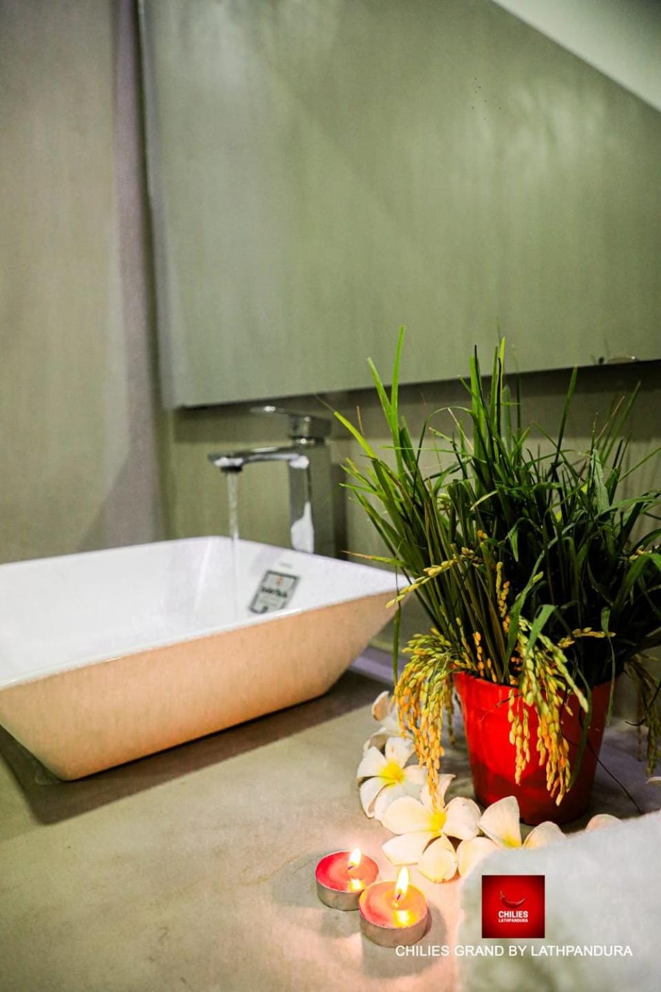 Bathroom, Bedroom, towels