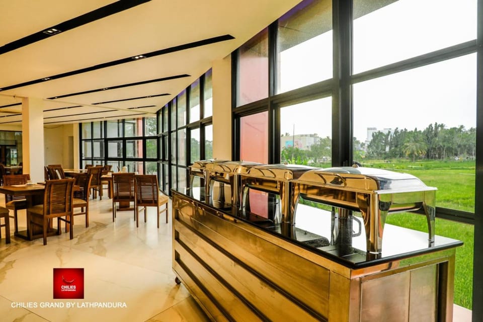 Restaurant/places to eat, Banquet/Function facilities, Seating area