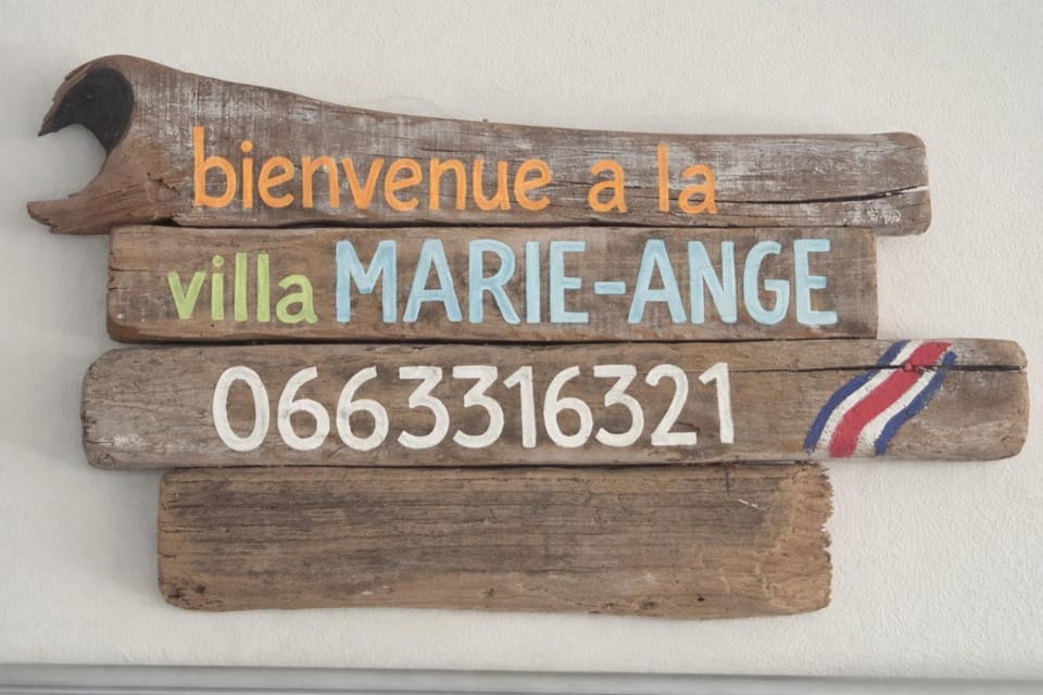 Grand studio dans villa avec garage Apartment in Nimes