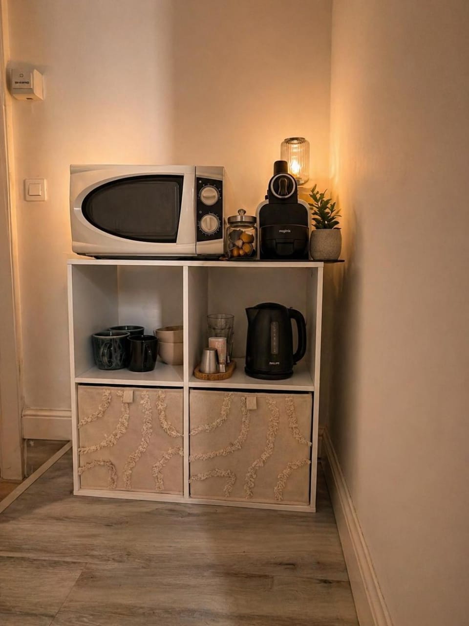 Coffee/tea facilities, microwave