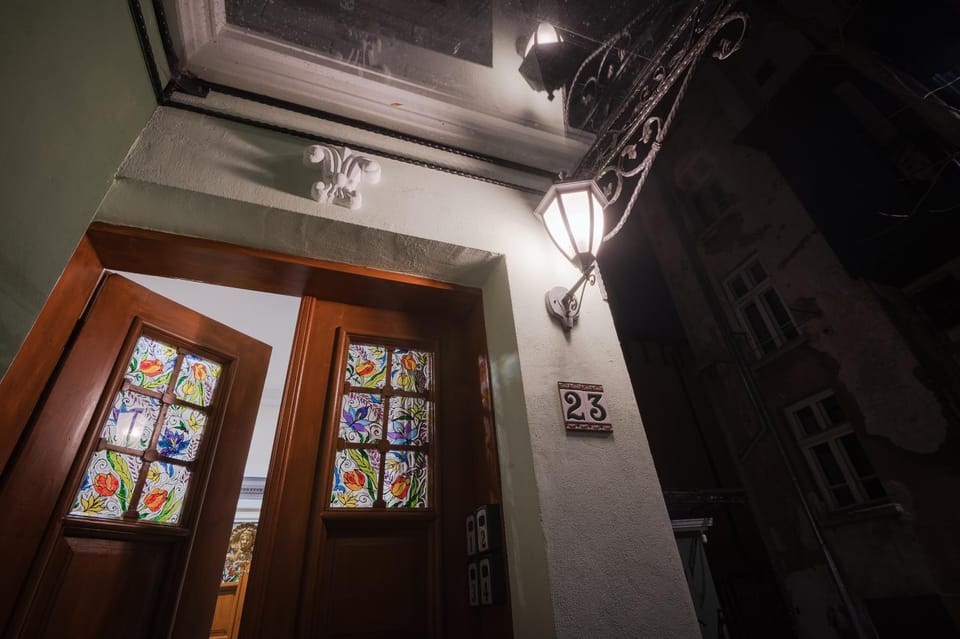 Night, Internal: Not applicable to any particular room