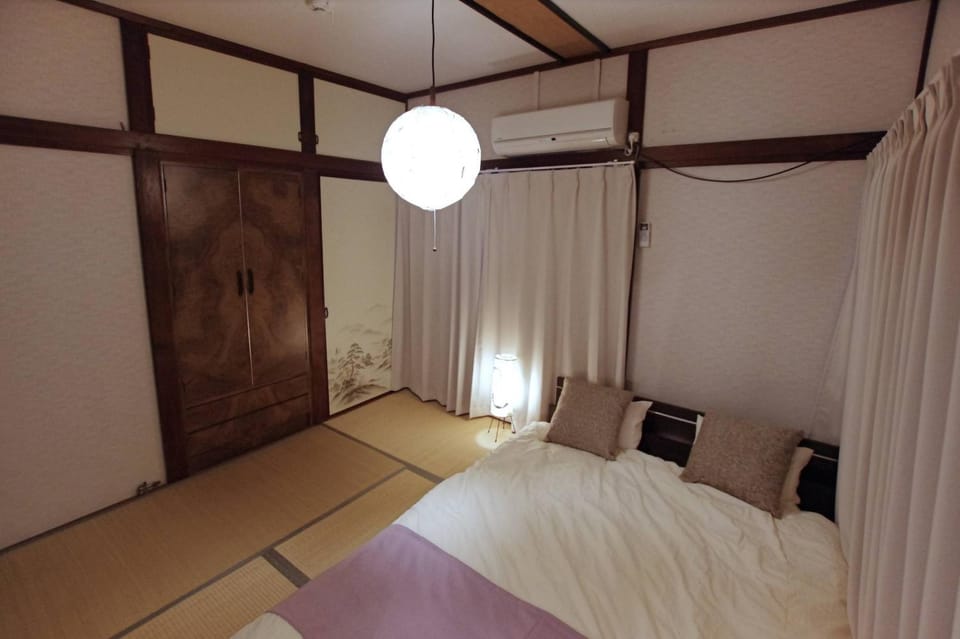 Bed, Bedroom, air conditioner