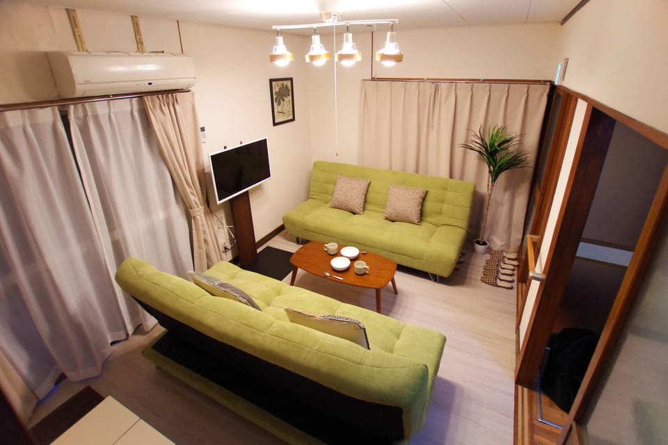 TV and multimedia, Living room, Seating area, air conditioner