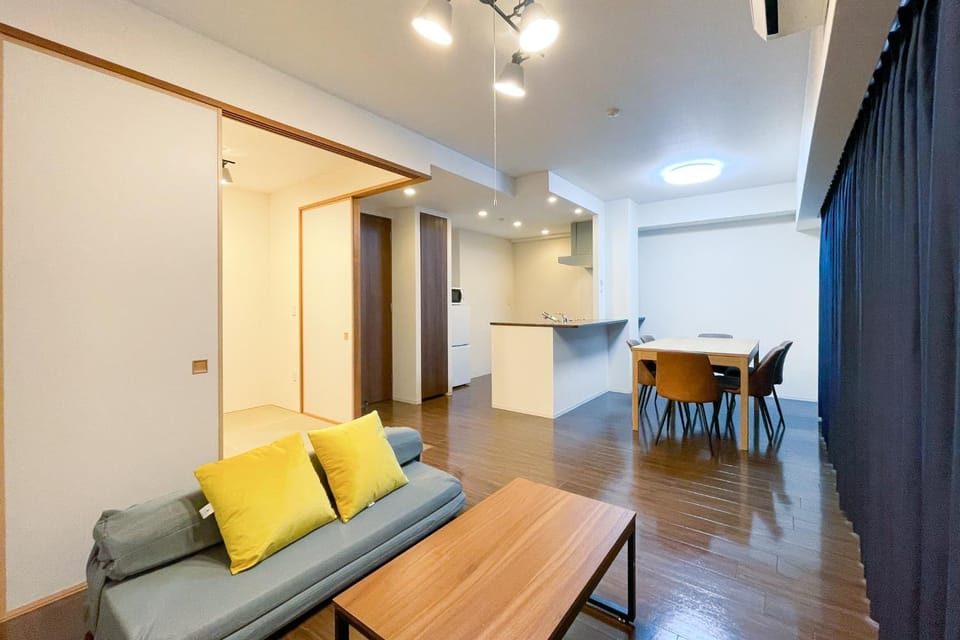 Kitchen or kitchenette, Living room, Seating area, Dining area