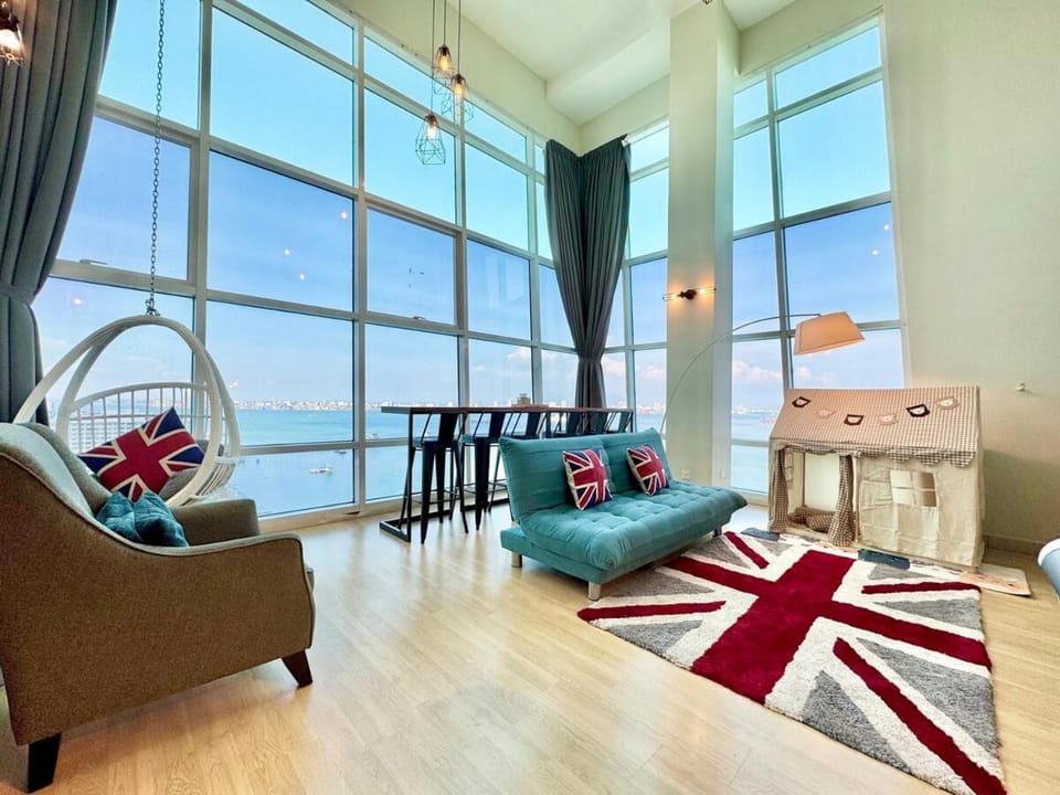 Maritime Suite #Full Seaview with sunrise #Pool Table #Water filter machine #Georgetown #6pax duplex unit #Private host Apartment in George Town