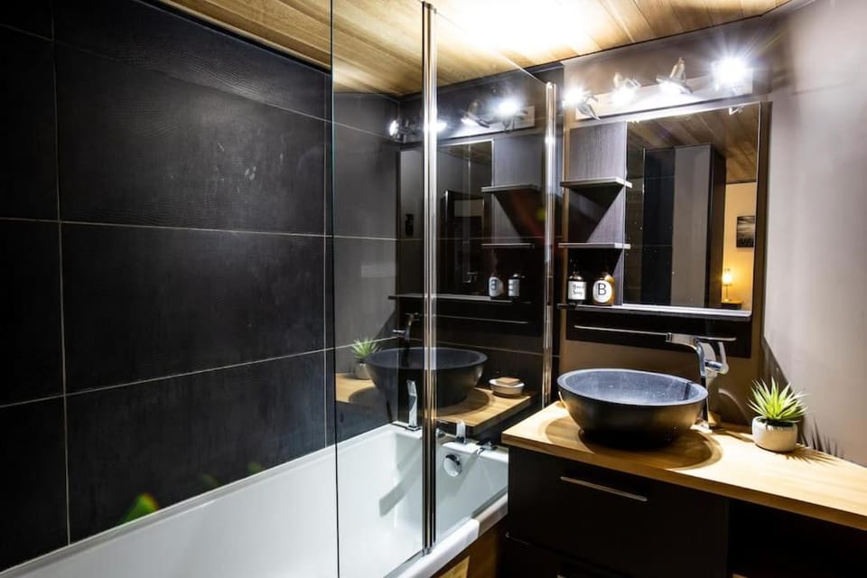SWIMCASALILLE Loft piscine intérieure 10 mn gares Apartment in Lille